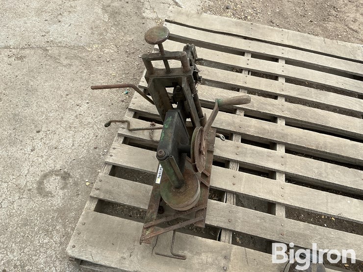 john-deere-antique-sickle-sharpener-image-6