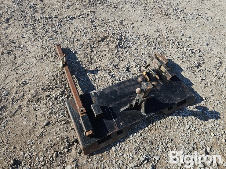 skid-steer-receiver-hitch-plate-w/accessories-image-2