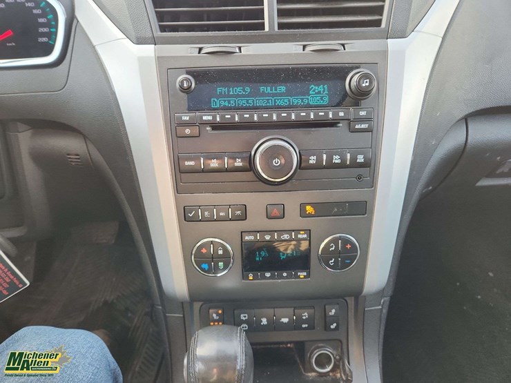 2011-chevrolet-traverse-image-21