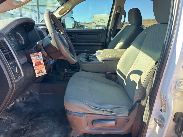 2014-ram-3500-tradesman-image-16