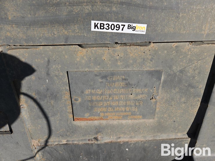 bobcat-74lp-skid-steer-bucket-image-16