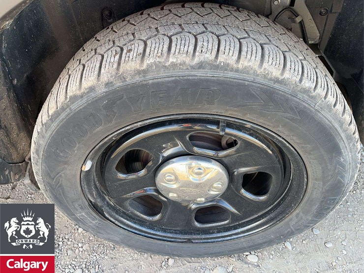 2017-ford-explorer-image-11