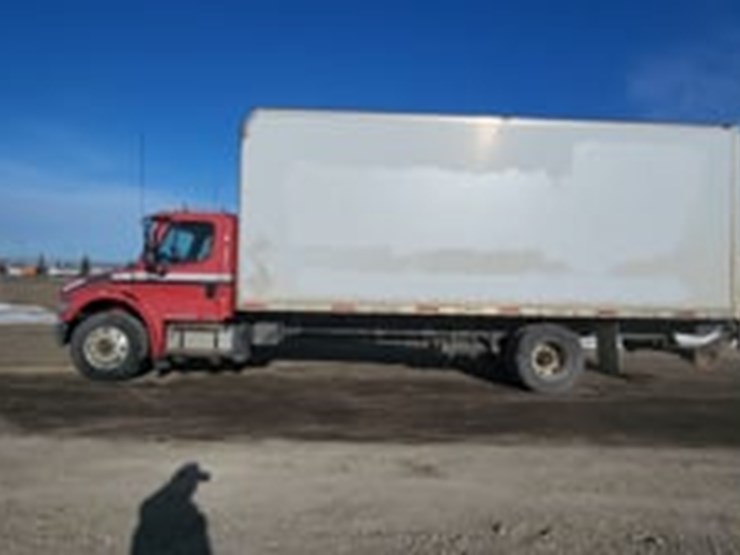 2012-freightliner-m2-106-image-5