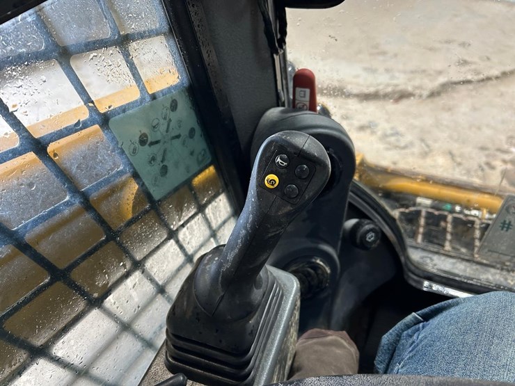 2020-caterpillar-259d3-image-55