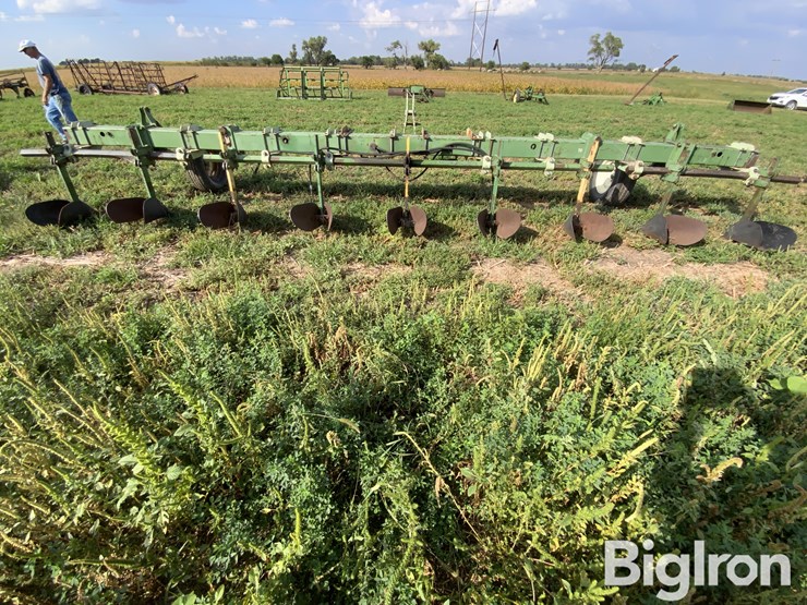 8r36-duckbill-hiller-on-john-deere-toolbar-image-6