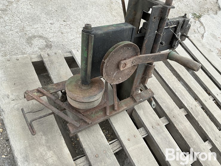 john-deere-antique-sickle-sharpener-image-14