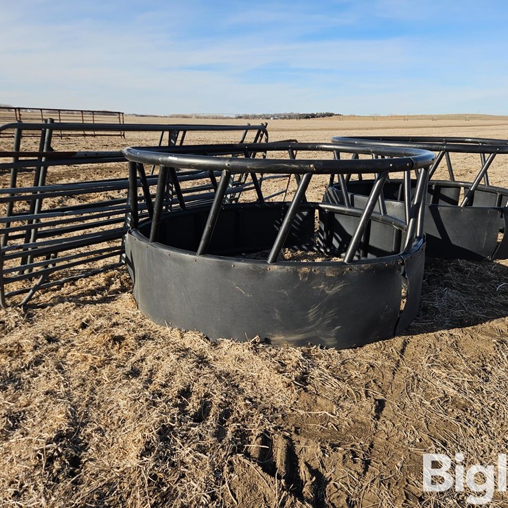 Round Bale Feeders & Livestock Panels