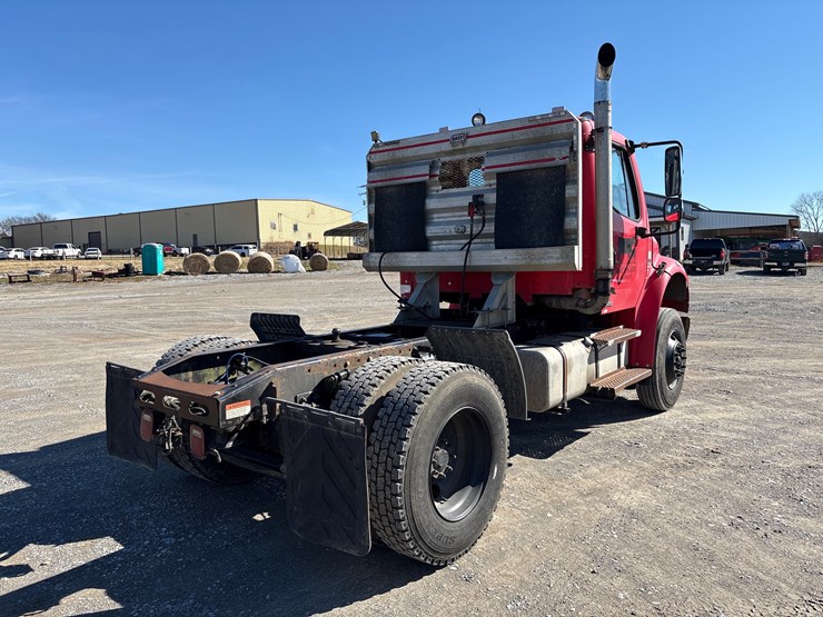 2006-freightliner-m2-106-image-4