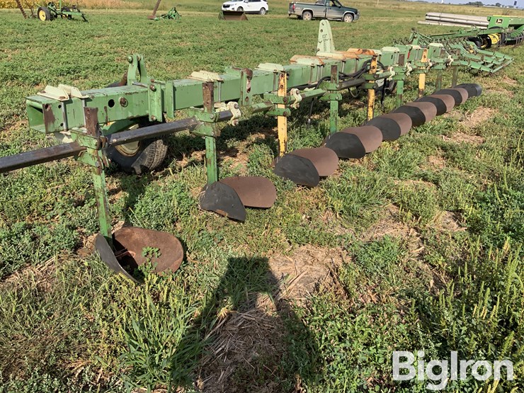 8r36-duckbill-hiller-on-john-deere-toolbar-image-7