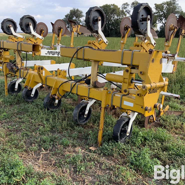 Buffalo 8R36 Folding Cultivator