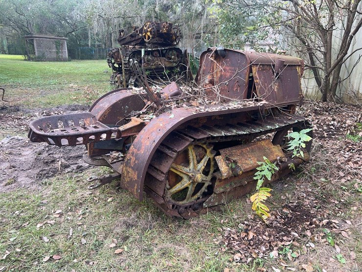 caterpillar-fifteen-crawler-image-4