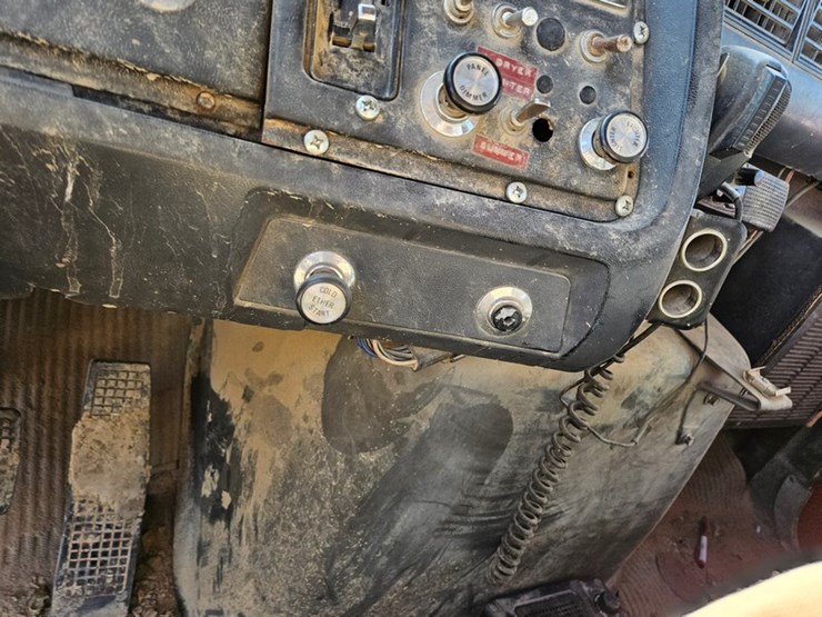 1989-ford-l9000-image-43