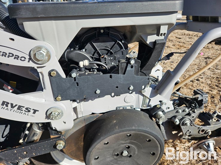 2023-harvest-international-24r30-high-speed-precision-ccs-planter-image-17