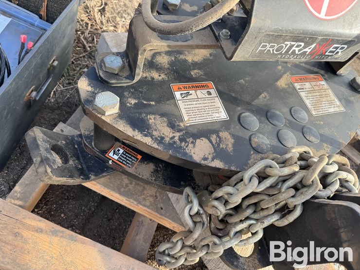 pro-trakker-hydraulic-guidance-hitch-image-12