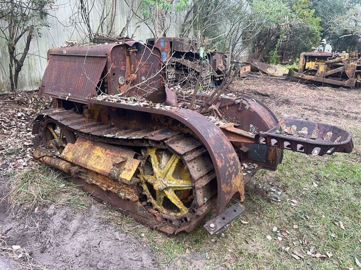 caterpillar-fifteen-crawler-image-3