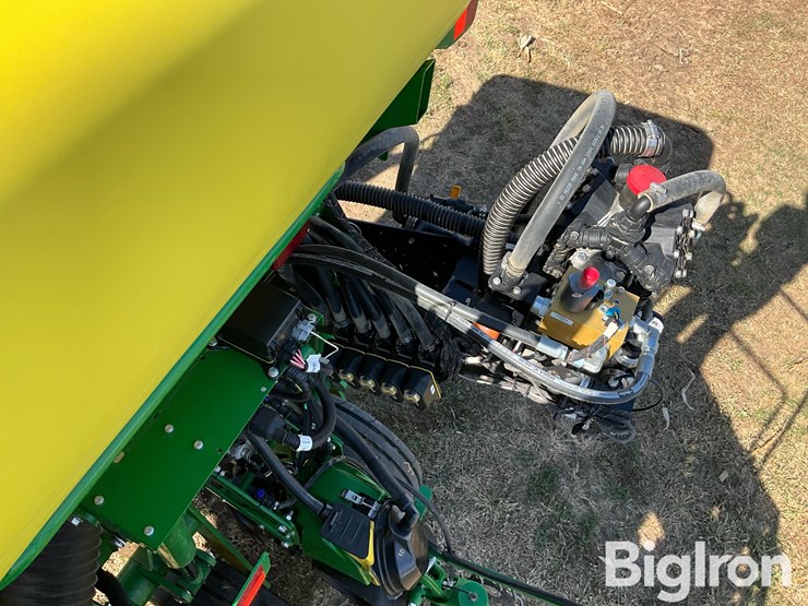 2021-john-deere-1775nt-image-11