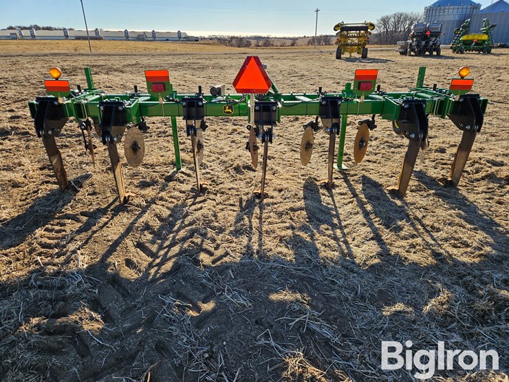 2016-john-deere-2100-image-6