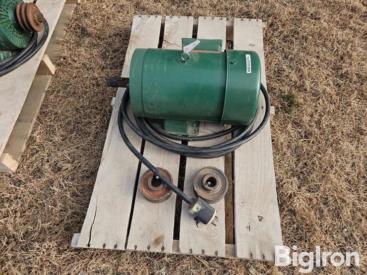 dayton-7.5-hp-3-phase-electric-motor-image-4