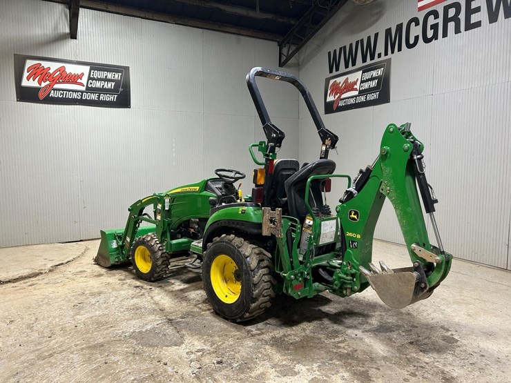 2025-deere-210le-image-3