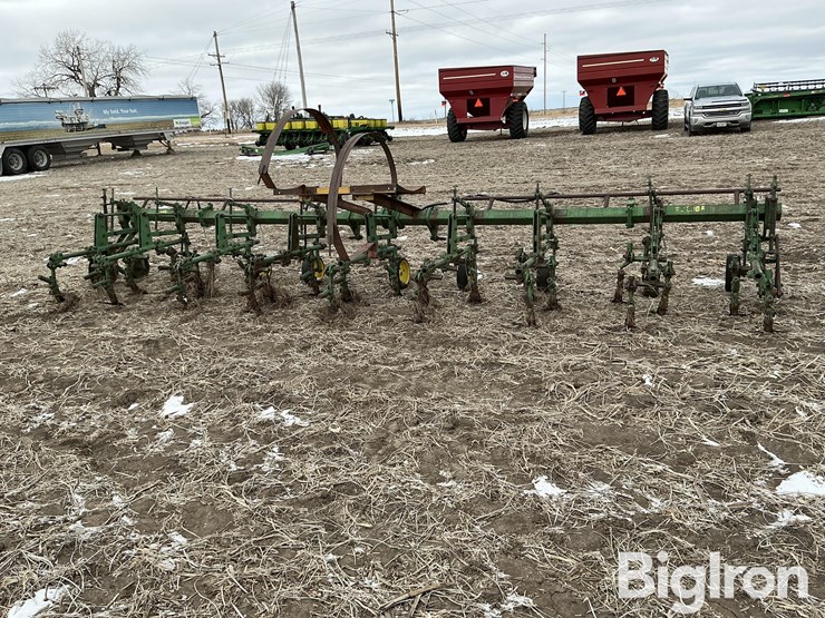 john-deere-cultivator-image-6