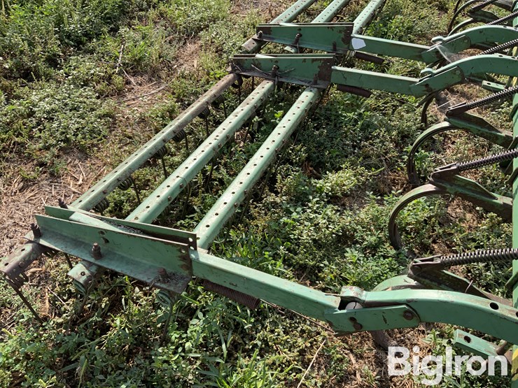 john-deere-12-image-13