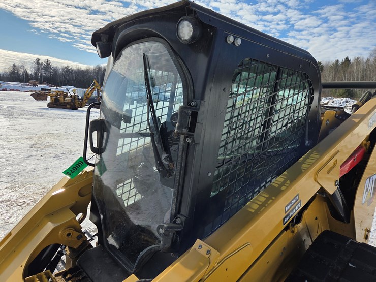 2021-caterpillar-299d3-image-39