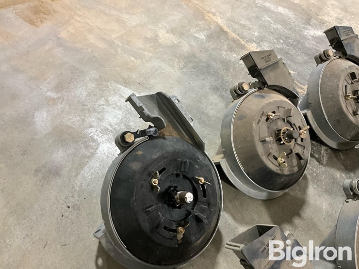 john-deere-maxemerge-planter-bean-meters-w/plates-image-13