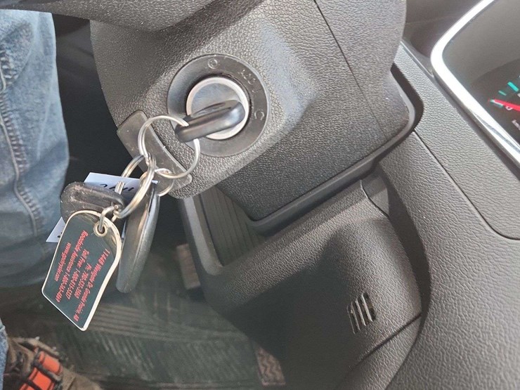 2011-chevrolet-traverse-image-19