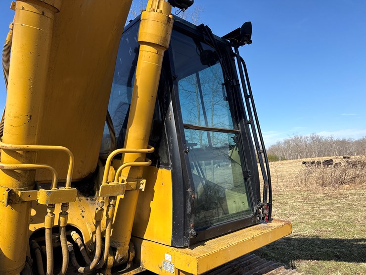 caterpillar-322-image-30