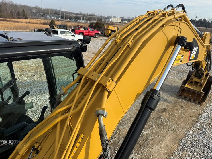 caterpillar-323fl-image-27