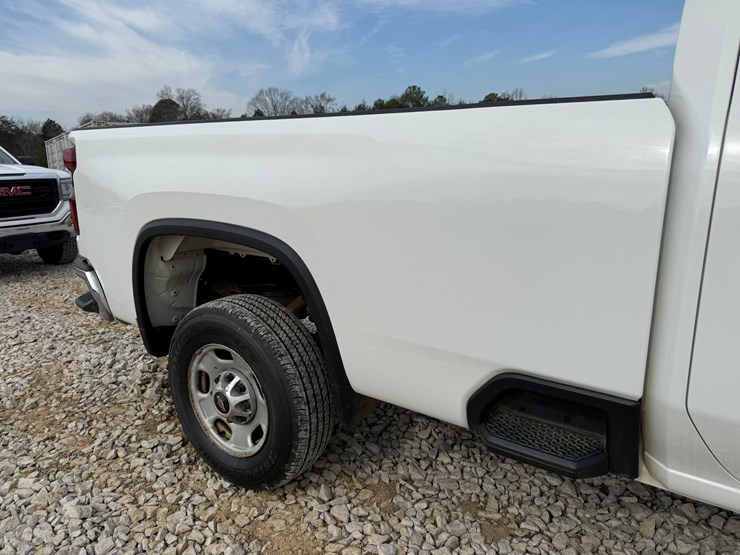 2022-chevrolet-silverado-2500-image-16