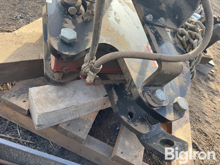 pro-trakker-hydraulic-guidance-hitch-image-13