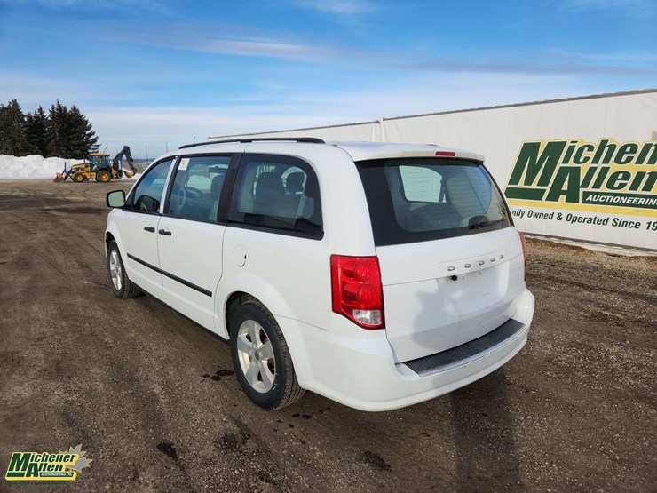 2015-dodge-grand-caravan-image-3