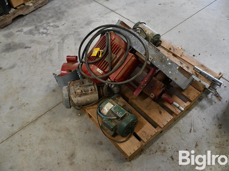 pallet-of-farm-support-image-1