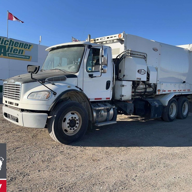 2016 FREIGHTLINER M2 106