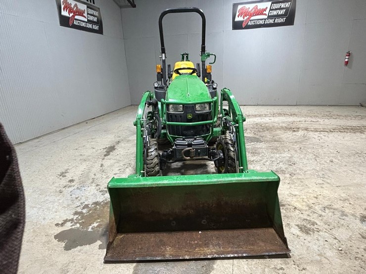 2025-deere-210le-image-8