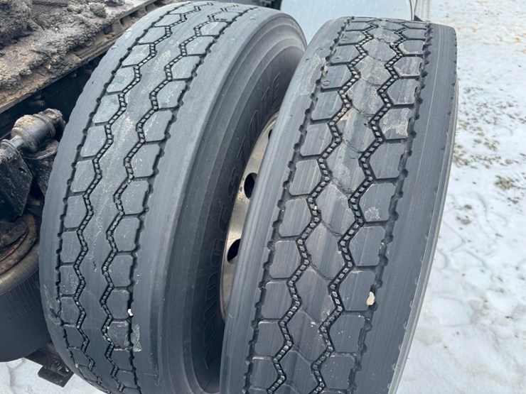 2018-mack-cxu613-day-cab-image-21