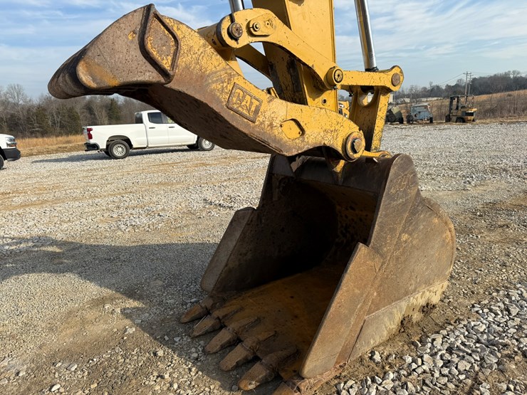 caterpillar-323fl-image-11