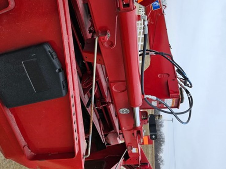 new-holland-h7450-image-23