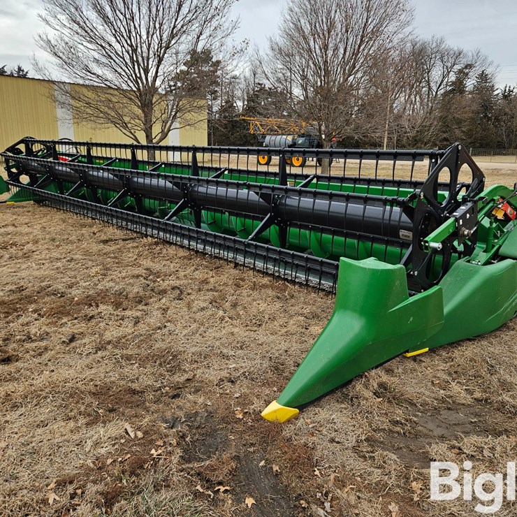 2018 JOHN DEERE 630F