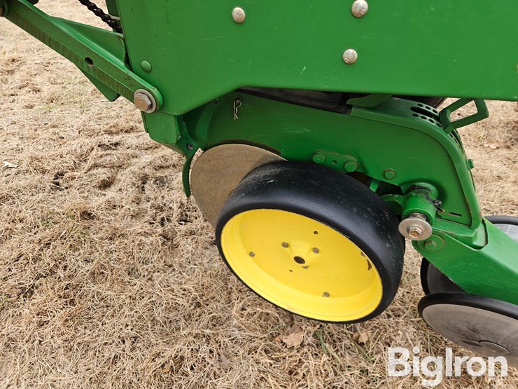john-deere-3-pt-4/6-row-male-corn-planter-image-20