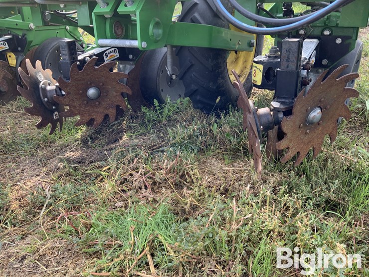 2015-john-deere-1725-image-9