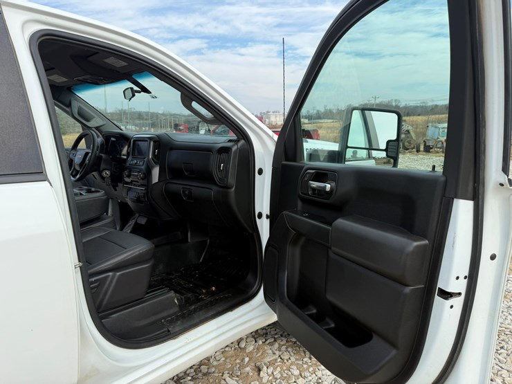 2022-chevrolet-silverado-2500-image-28