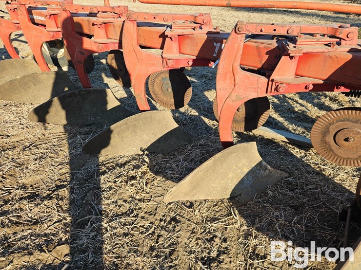 international-720-image-14