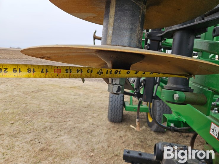 2015-john-deere-2310-image-16