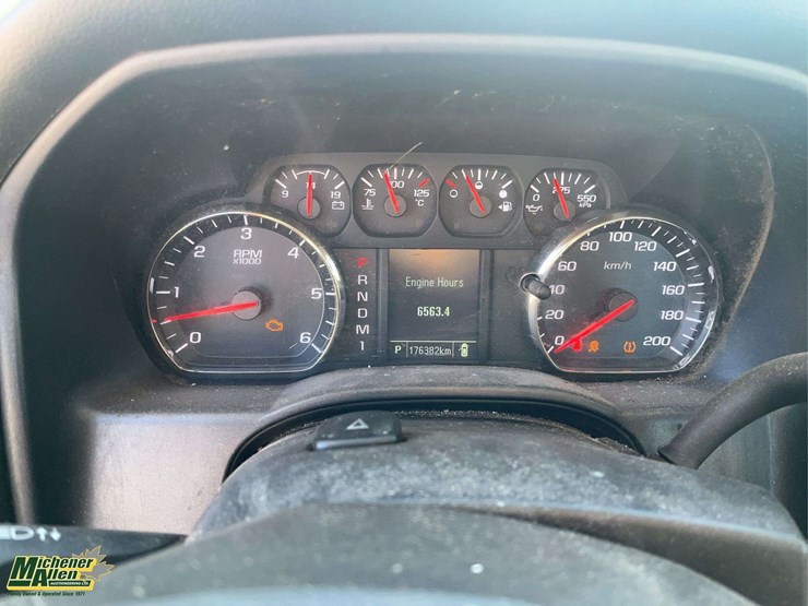 2016-chevrolet-silverado-2500hd-image-15