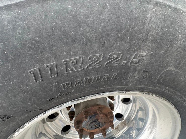 2017-peterbilt-567-image-23