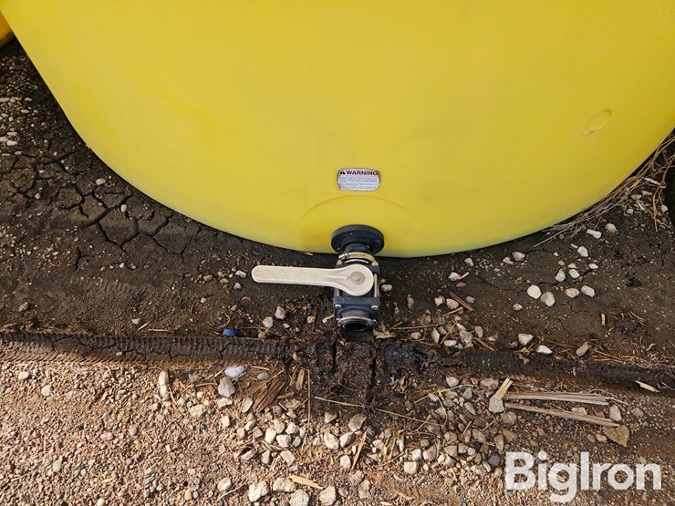 3000-gallon-vertical-poly-holding-tank-image-4