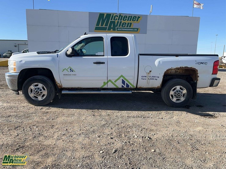 2012-chevrolet-silverado-2500hd-image-2