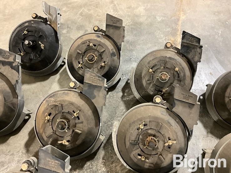 john-deere-maxemerge-planter-bean-meters-w/plates-image-11